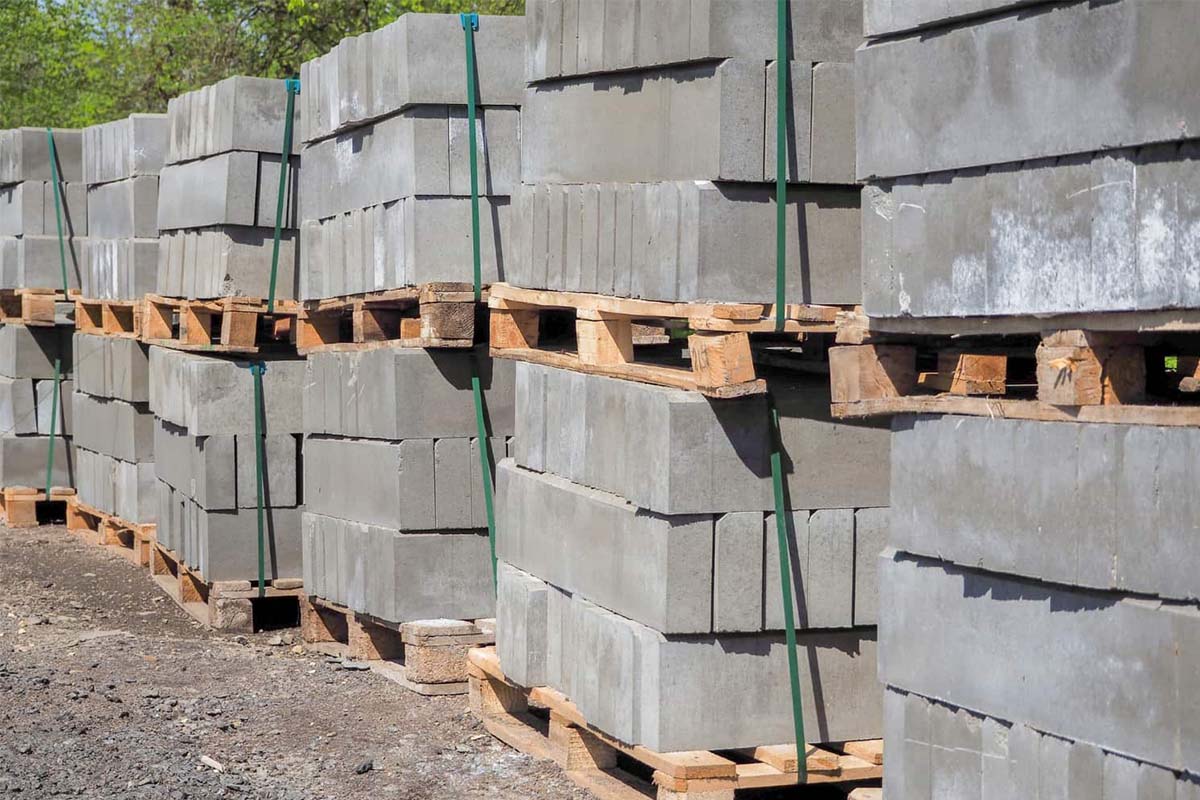 Pustaki betonowe czy bloczki H+H - co lepiej sprawdzi się przy budowie domu?