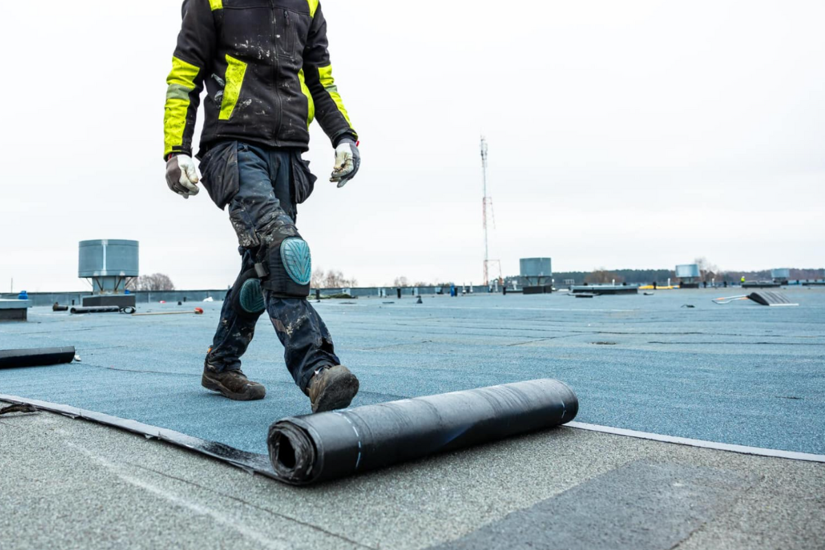 Membrana papowa czy papa asfaltowa? Różnice, które warto znać przed zakupem